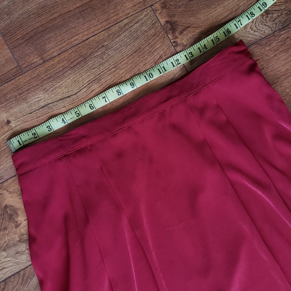 Tilley Travel Skirt, quick-dry, lightweight, red, size large, midi length - Picture 5 of 5